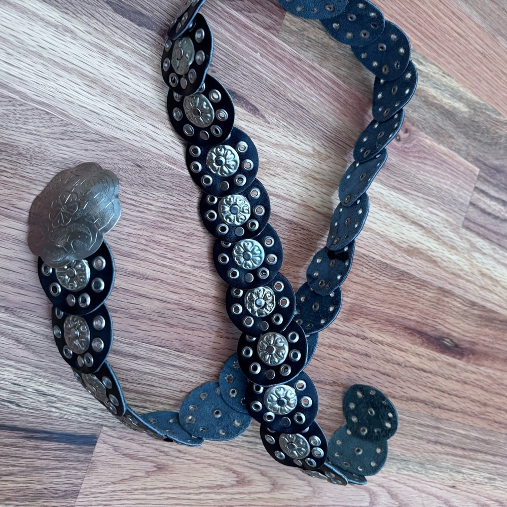 Chico's Western Cowgirl Leather Metal Grommet Belt ML Adjustable Hippy Boho Chic